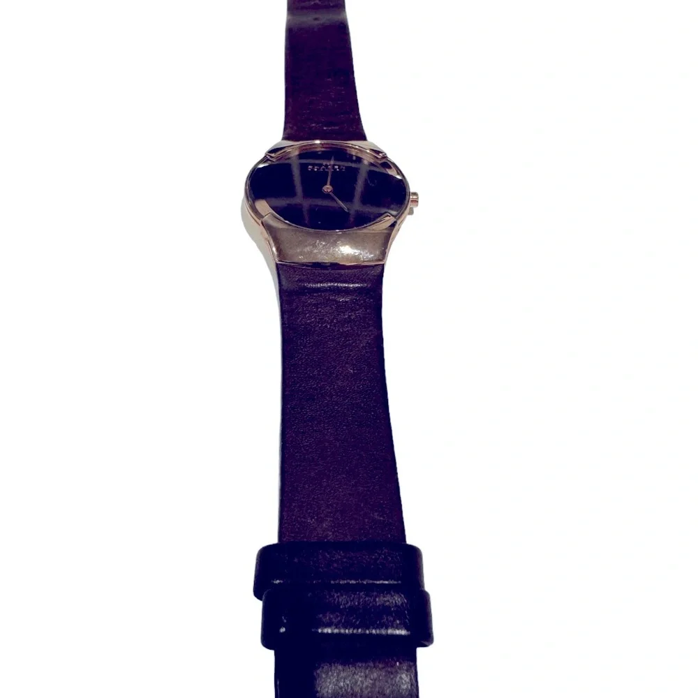 Skagen Rose Gold Tone Women’s Watch with brown face and leather band. Worn.